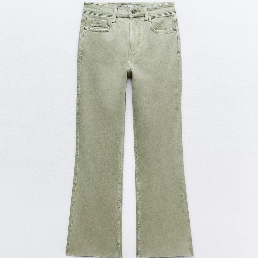Flare Zara jeans with high waist in khaki green color never worn